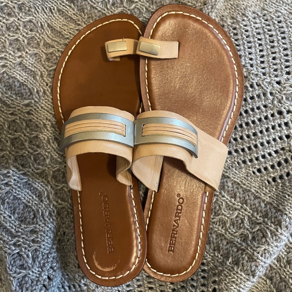 Bernardo Sandals Strap Toe Silver Buckle Tan/Beige - size 9